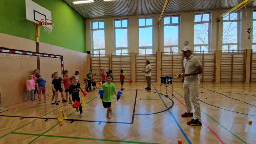 UTC Königstetten zu Gast in der Volksschule! - „Kids for Tennisday“ - Bewegung ist alles!